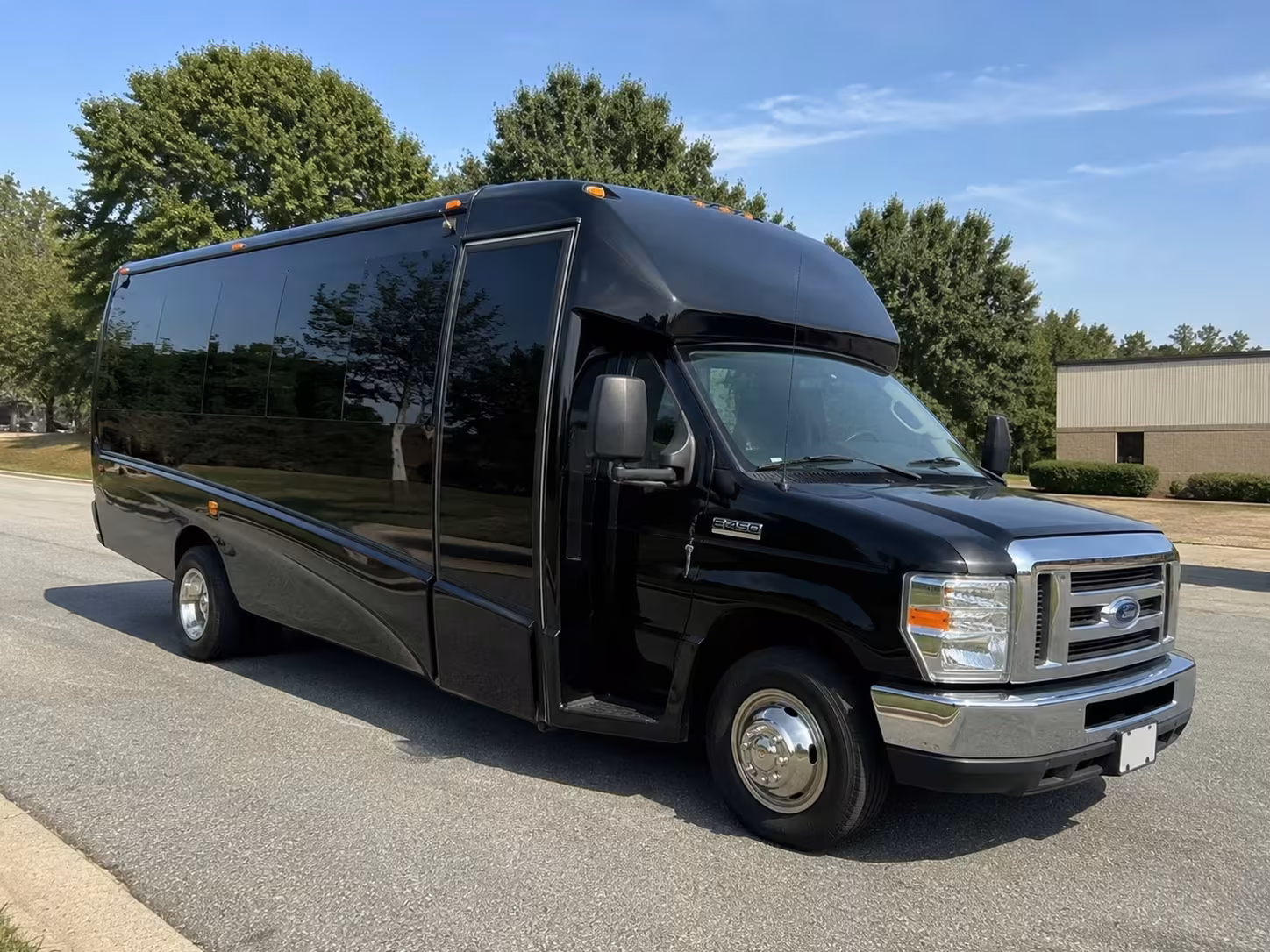 greenville minibus rentals for team building and corporate retreats